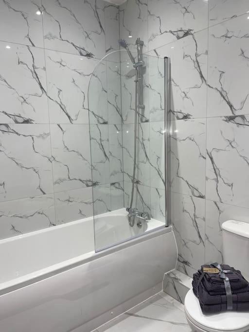 1 Bedroom Apartment - Flitwick - Contractor Friendly - Tourist Ready - Full Kitchen - Wifi - Smart Tv - Sofa Bed - Free Parking - Ideal For Short Or Long Stays 外观 照片