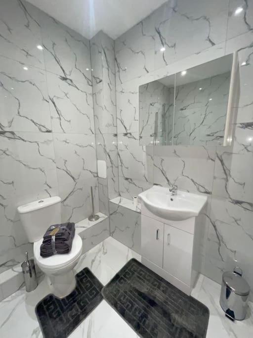 1 Bedroom Apartment - Flitwick - Contractor Friendly - Tourist Ready - Full Kitchen - Wifi - Smart Tv - Sofa Bed - Free Parking - Ideal For Short Or Long Stays 外观 照片