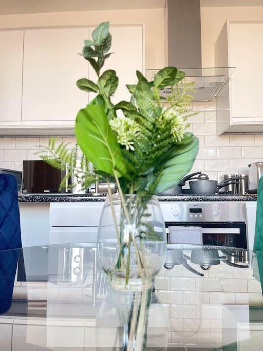 1 Bedroom Apartment - Flitwick - Contractor Friendly - Tourist Ready - Full Kitchen - Wifi - Smart Tv - Sofa Bed - Free Parking - Ideal For Short Or Long Stays 外观 照片